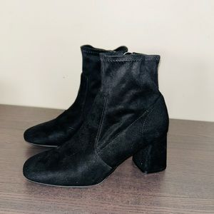 Kelly and Katie Black Faux Suede Chunky Block Heel Booties Size 7.5
